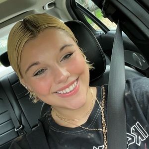 Meet your Posher, Nini